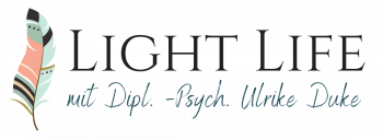 cropped-Light-Life-mit-Diplom-Psychologin-Ulrike-Duke-Logo-Lebe-lieber-leicht-Psychologe-Psychologie-Coaching-Mosbach-Odenwald-1.png